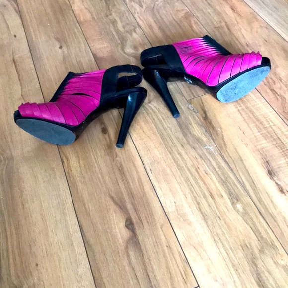 BCBG Hot Pink High Heels - Picture 4 of 7